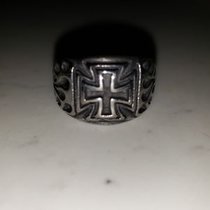 Black and silver cross fashion ring size 13-13.5